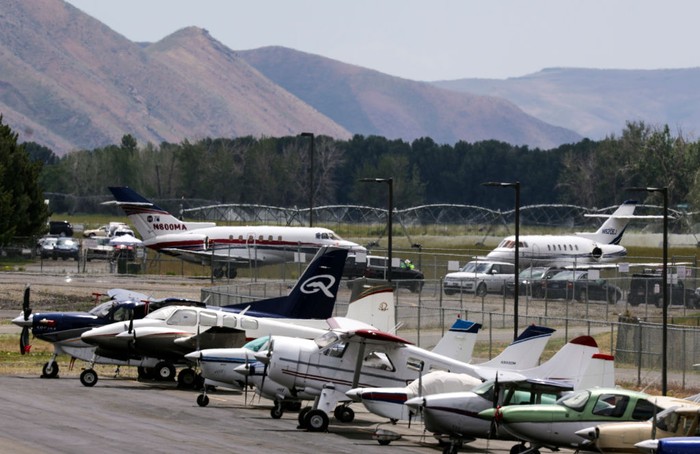 Jet pribadi di Bandara Sun Valley Idaho menghadiri konferensi Allen & Co